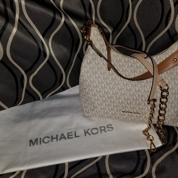 Michael Kors - Picture 1 of 8